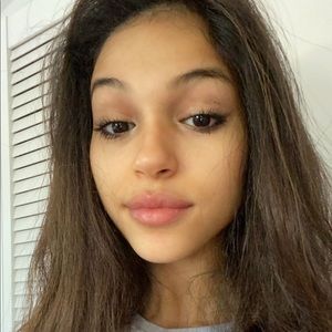 Meet your Posher, Aya